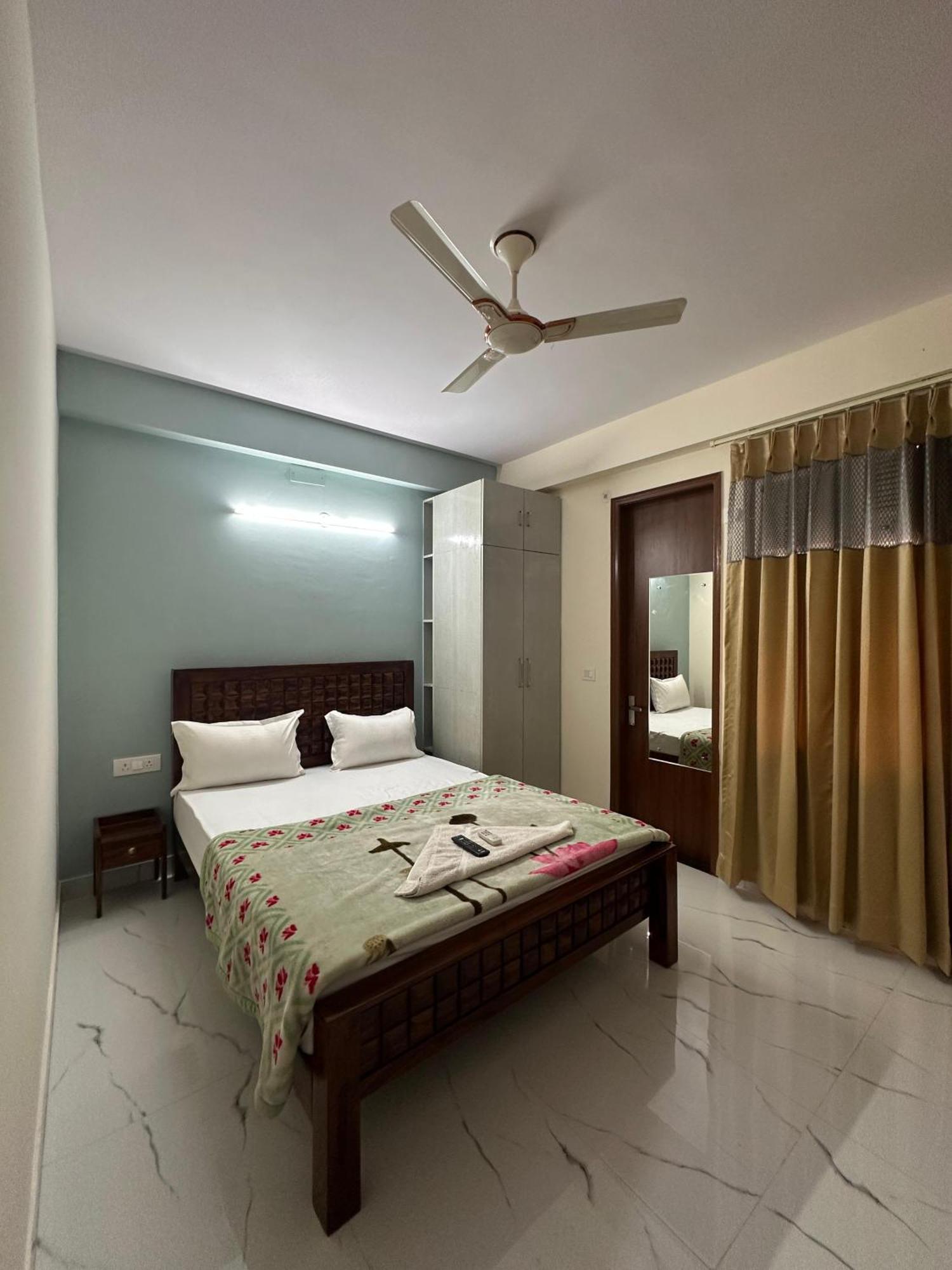 Apartment The Raveesh E20 2bhk